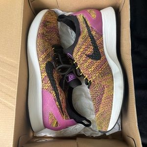 Woman’s Nike running shoes size 10